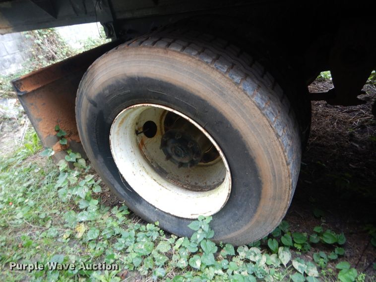 image for item IV9710 2000 Freightliner FL70  dump truck