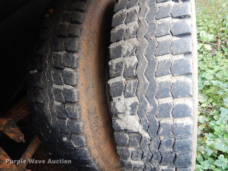 image for item IV9710 2000 Freightliner FL70  dump truck