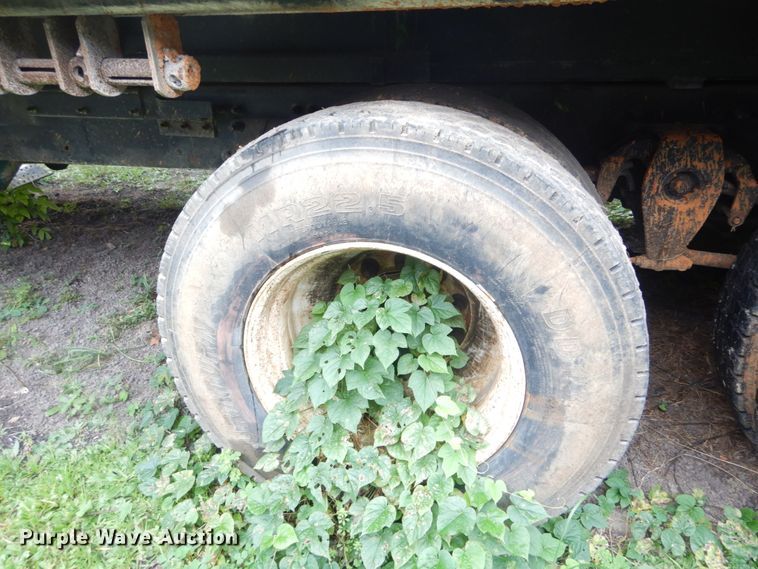 image for item IV9710 2000 Freightliner FL70  dump truck