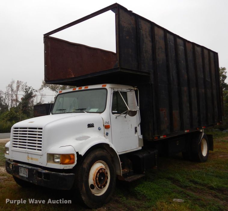 image for item IV9712 1998 International 4900  dump truck
