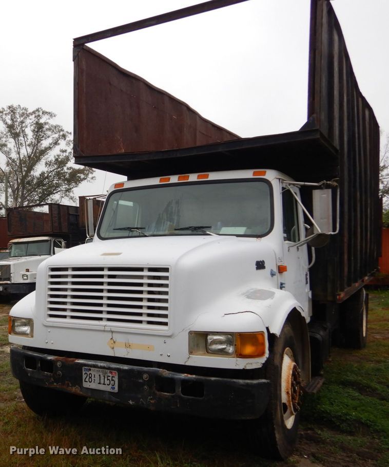 image for item IV9712 1998 International 4900  dump truck