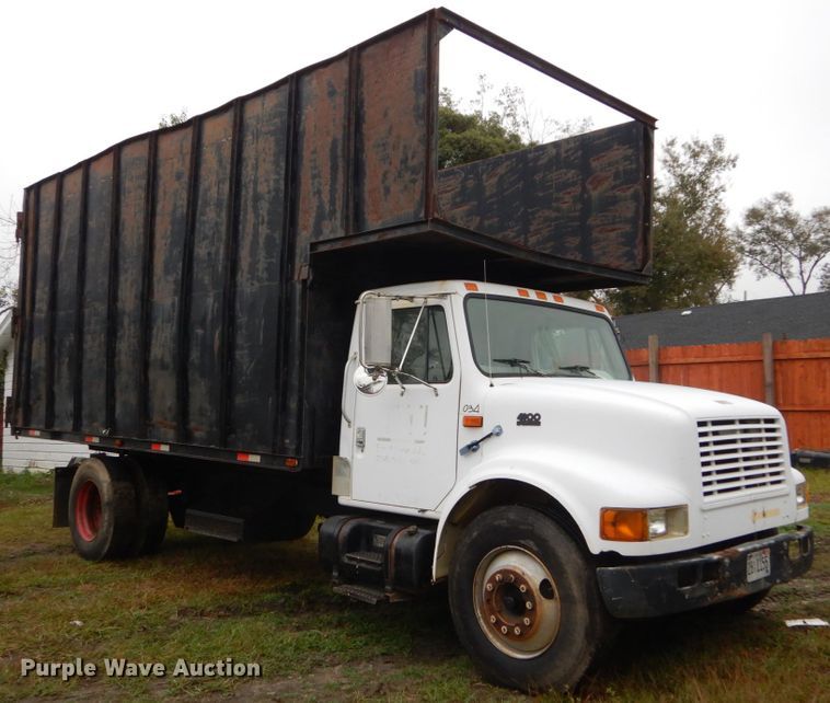 image for item IV9712 1998 International 4900  dump truck