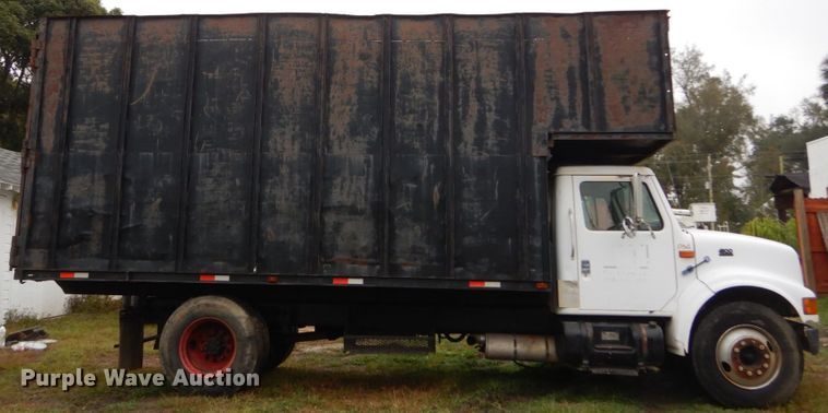 image for item IV9712 1998 International 4900  dump truck
