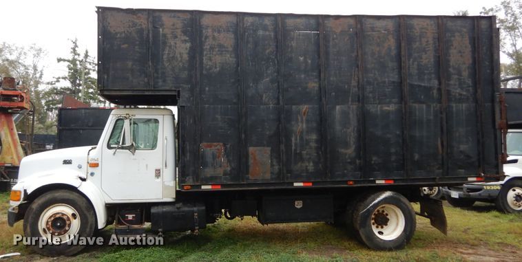 image for item IV9712 1998 International 4900  dump truck