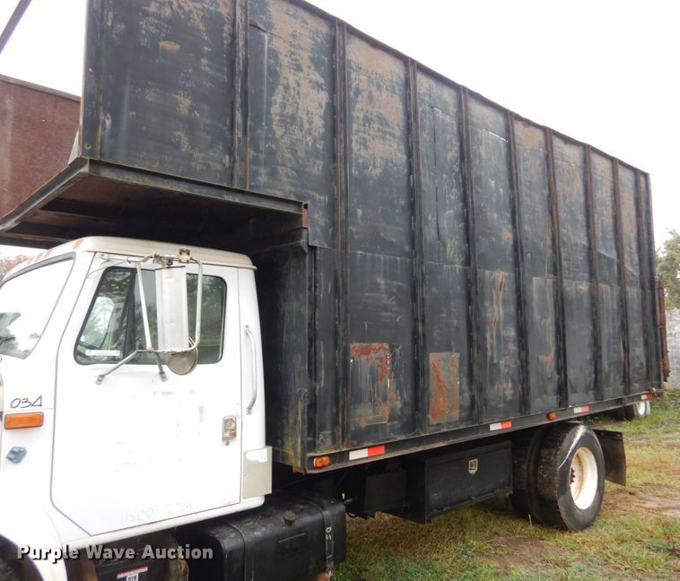 image for item IV9712 1998 International 4900  dump truck