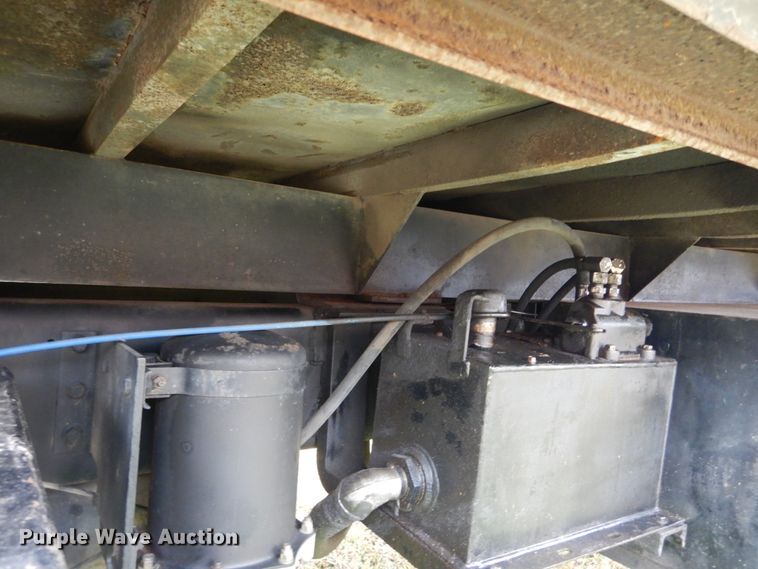 image for item IV9712 1998 International 4900  dump truck