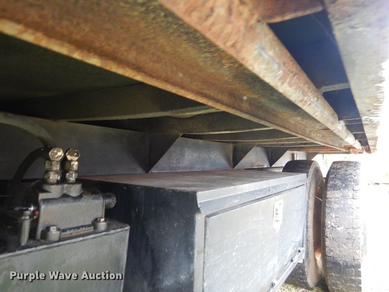 image for item IV9712 1998 International 4900  dump truck