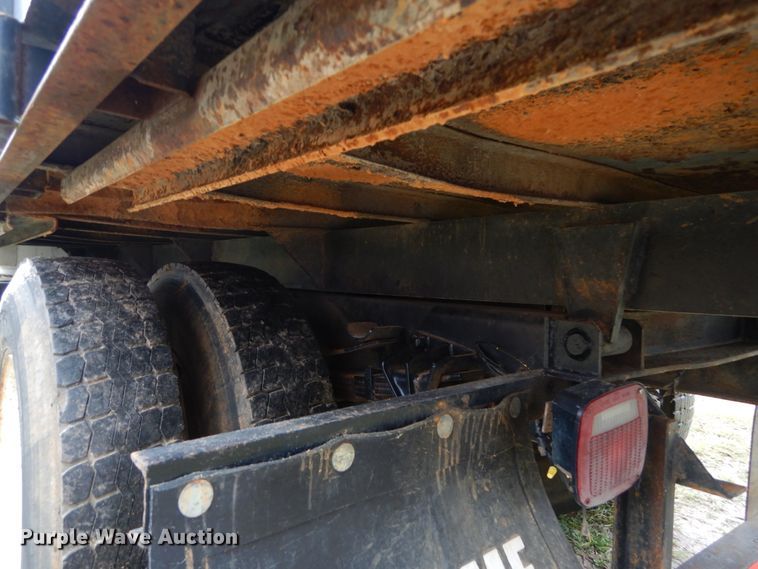 image for item IV9712 1998 International 4900  dump truck