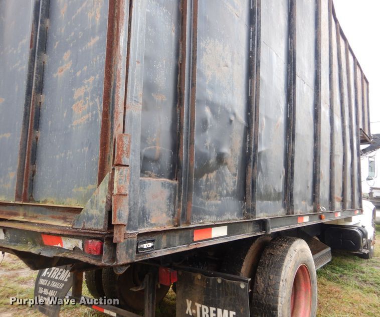 image for item IV9712 1998 International 4900  dump truck