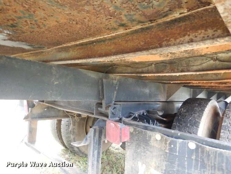 image for item IV9712 1998 International 4900  dump truck