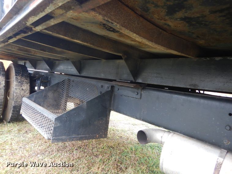 image for item IV9712 1998 International 4900  dump truck