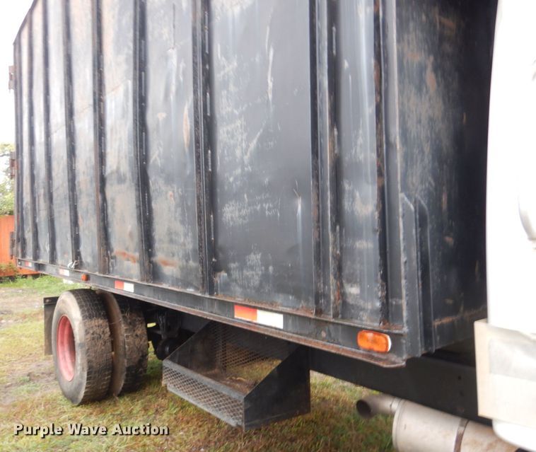 image for item IV9712 1998 International 4900  dump truck