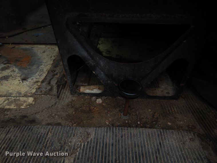 image for item IV9712 1998 International 4900  dump truck