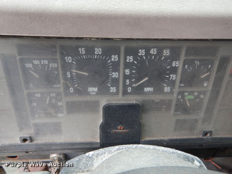 image for item IV9712 1998 International 4900  dump truck