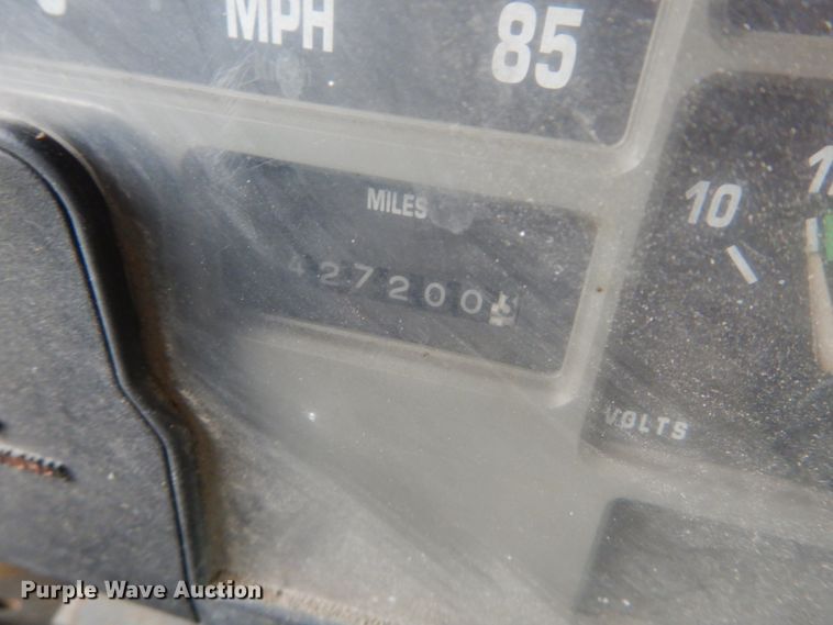 image for item IV9712 1998 International 4900  dump truck