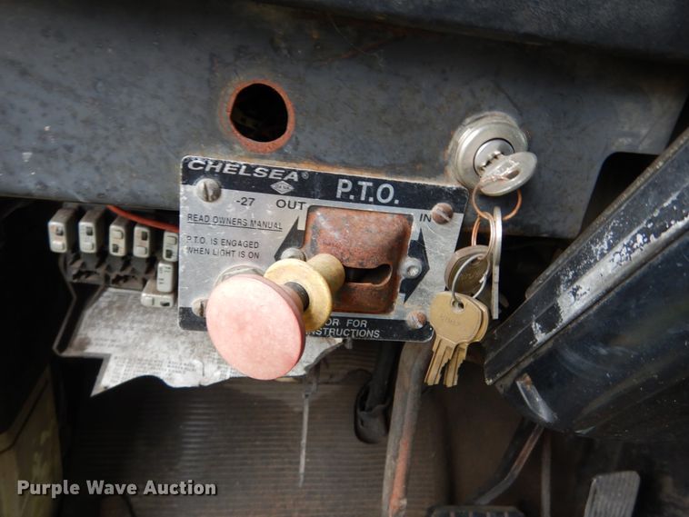 image for item IV9712 1998 International 4900  dump truck