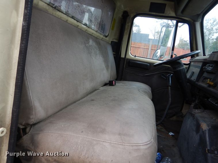 image for item IV9712 1998 International 4900  dump truck