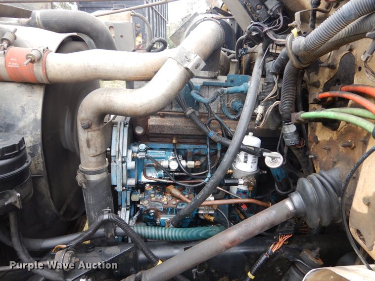 image for item IV9712 1998 International 4900  dump truck