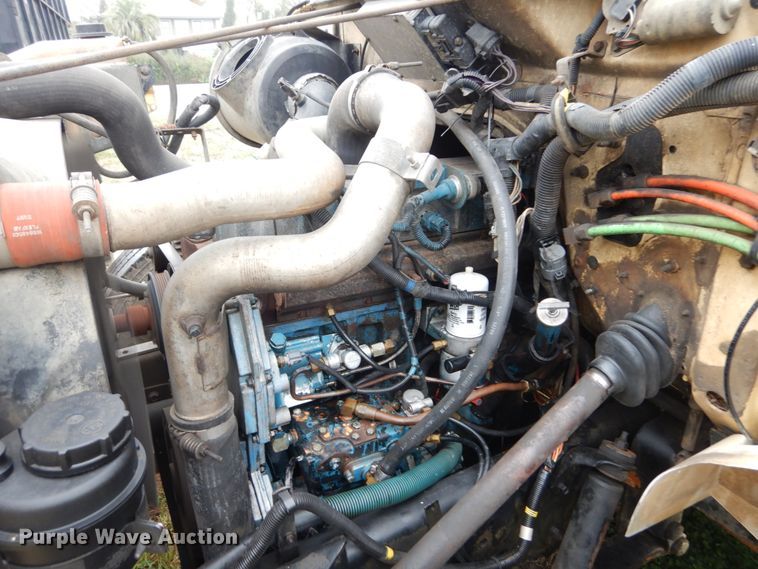 image for item IV9712 1998 International 4900  dump truck