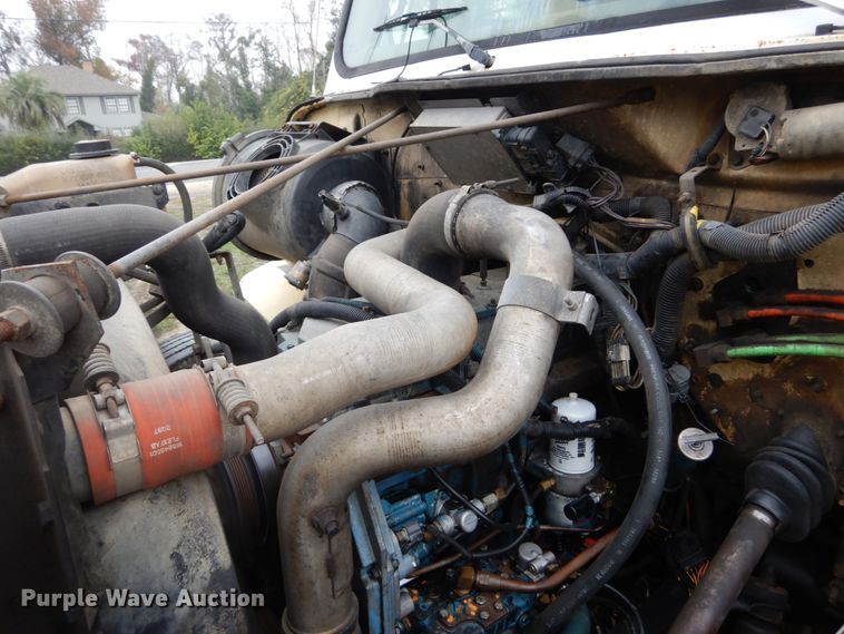 image for item IV9712 1998 International 4900  dump truck