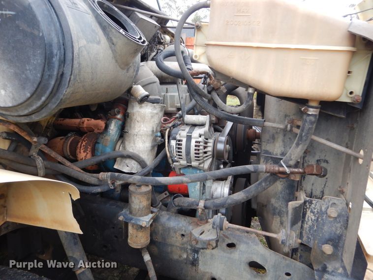 image for item IV9712 1998 International 4900  dump truck