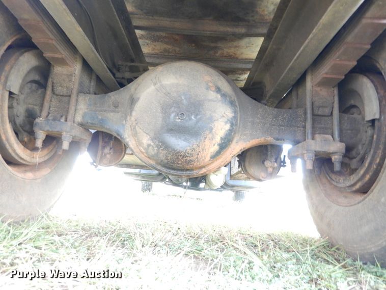 image for item IV9712 1998 International 4900  dump truck