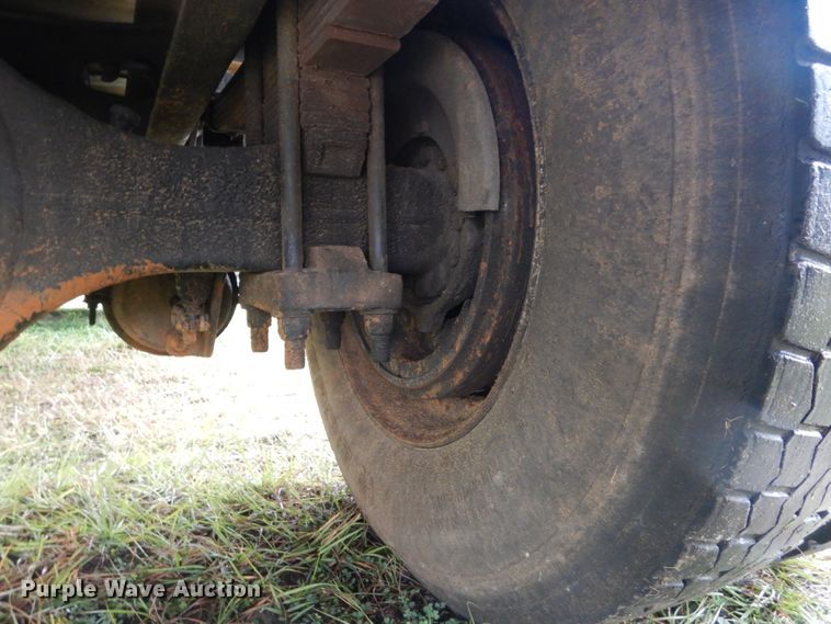 image for item IV9712 1998 International 4900  dump truck