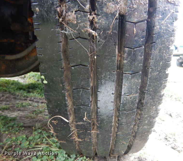 image for item IV9712 1998 International 4900  dump truck