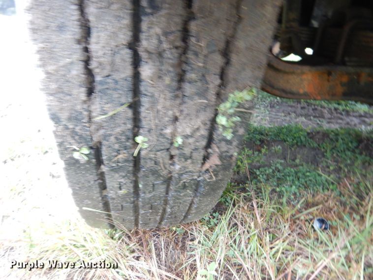 image for item IV9712 1998 International 4900  dump truck