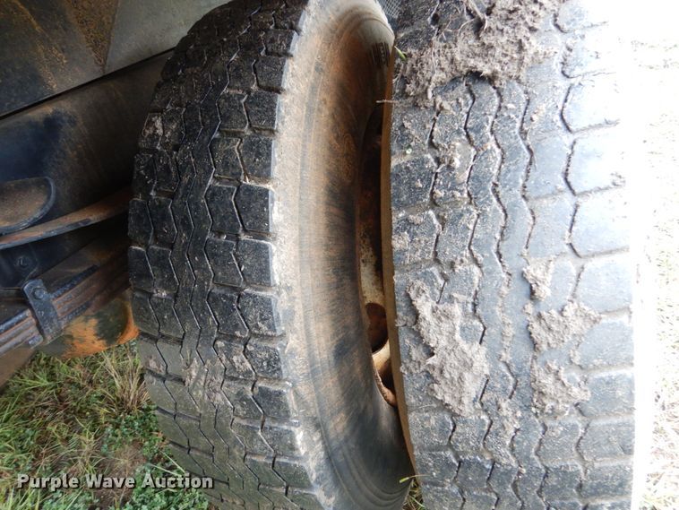 image for item IV9712 1998 International 4900  dump truck