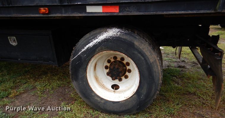 image for item IV9712 1998 International 4900  dump truck