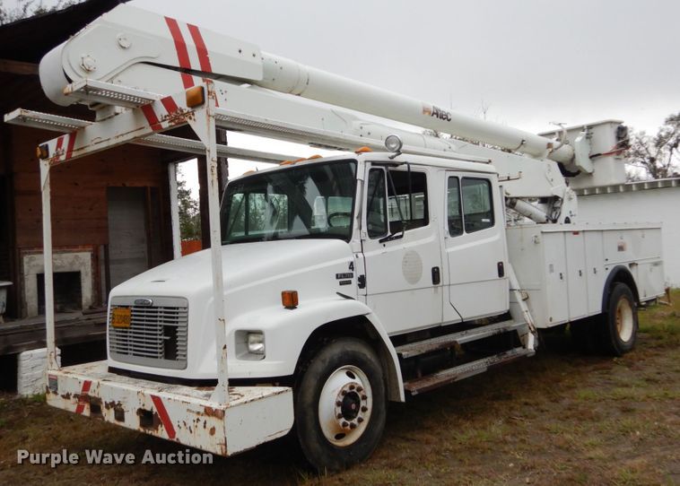 image for item IV9713 2003 Freightliner FL70  bucket truck