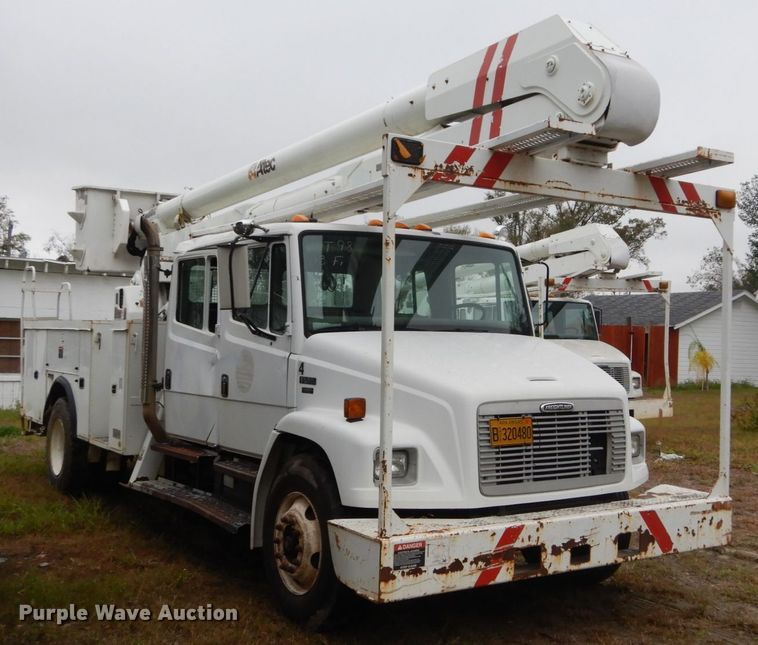 image for item IV9713 2003 Freightliner FL70  bucket truck