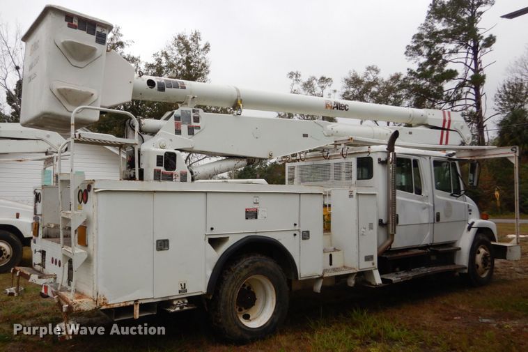 image for item IV9713 2003 Freightliner FL70  bucket truck
