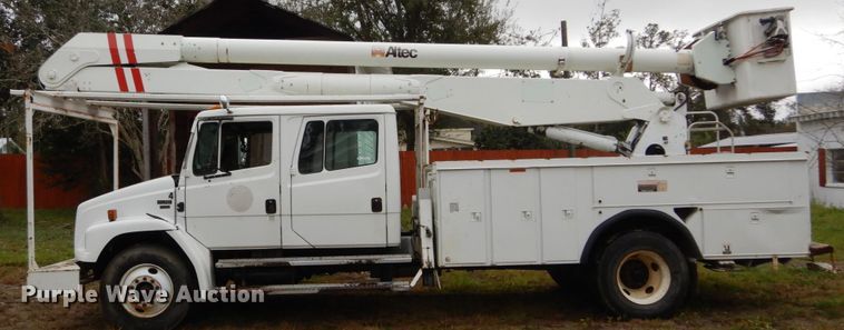 image for item IV9713 2003 Freightliner FL70  bucket truck