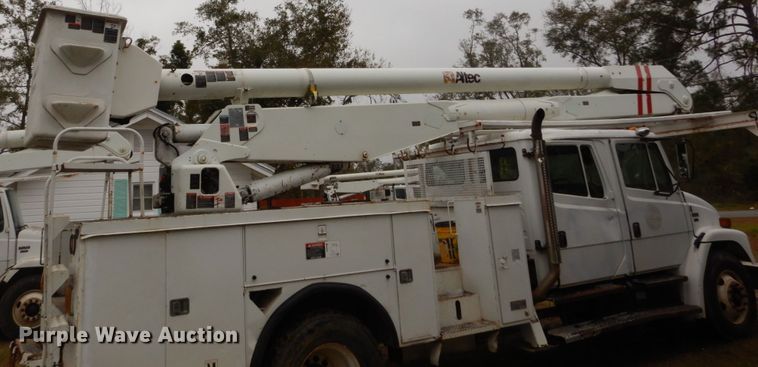 image for item IV9713 2003 Freightliner FL70  bucket truck