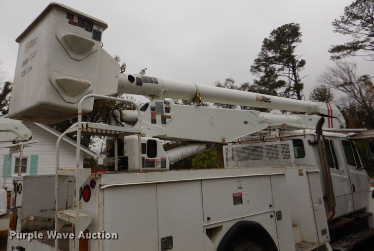 image for item IV9713 2003 Freightliner FL70  bucket truck