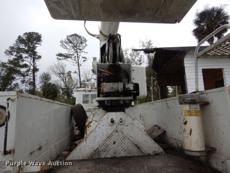 image for item IV9713 2003 Freightliner FL70  bucket truck