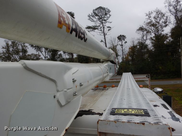 image for item IV9713 2003 Freightliner FL70  bucket truck