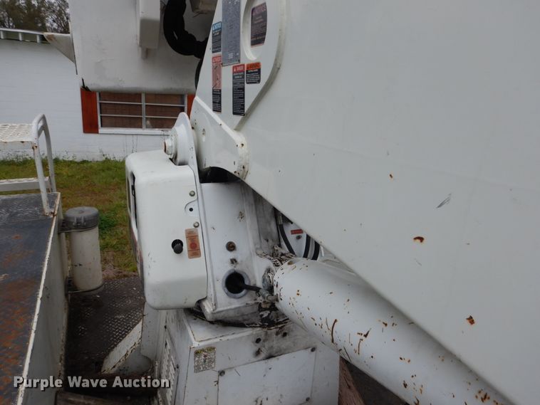 image for item IV9713 2003 Freightliner FL70  bucket truck