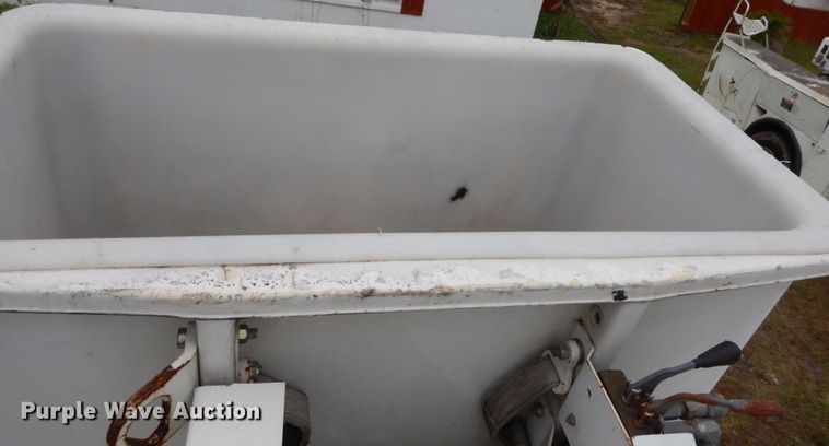 image for item IV9713 2003 Freightliner FL70  bucket truck