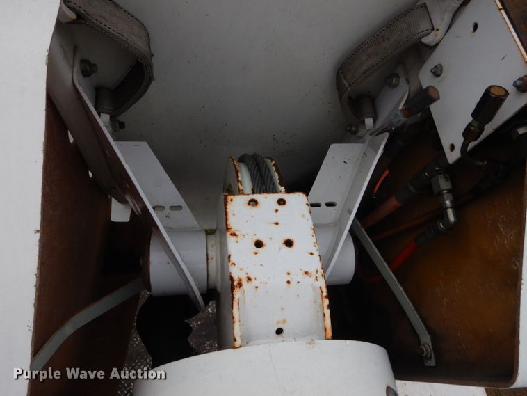 image for item IV9713 2003 Freightliner FL70  bucket truck