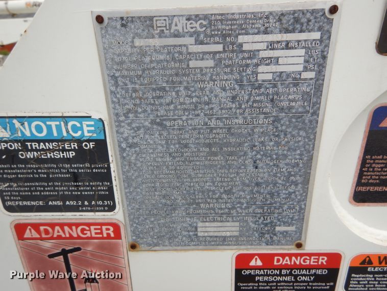 image for item IV9713 2003 Freightliner FL70  bucket truck