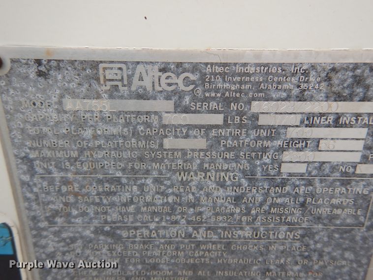 image for item IV9713 2003 Freightliner FL70  bucket truck