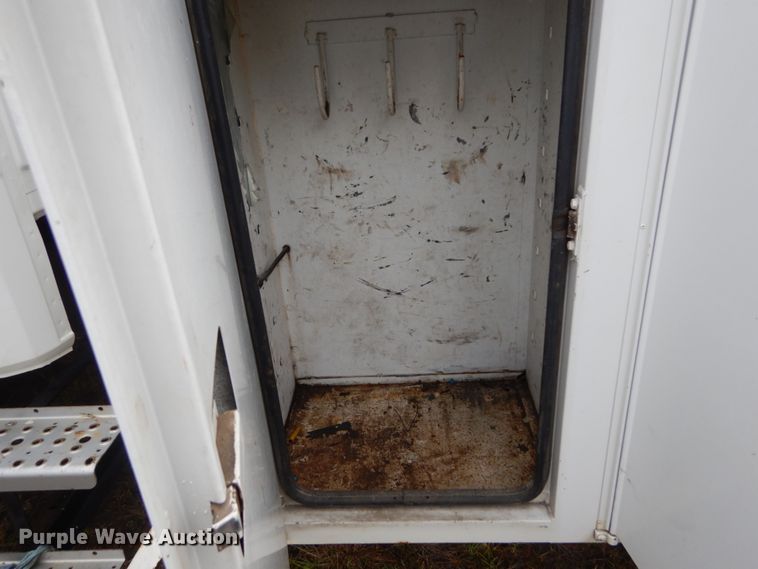 image for item IV9713 2003 Freightliner FL70  bucket truck