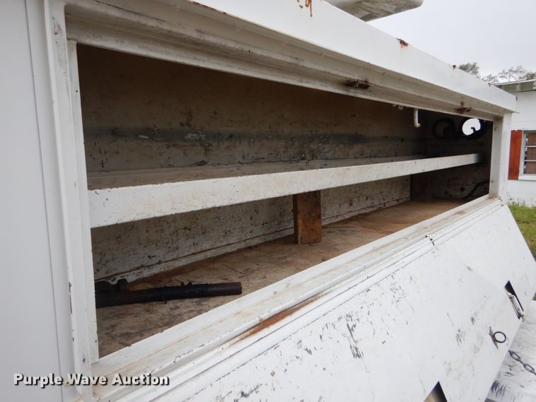 image for item IV9713 2003 Freightliner FL70  bucket truck