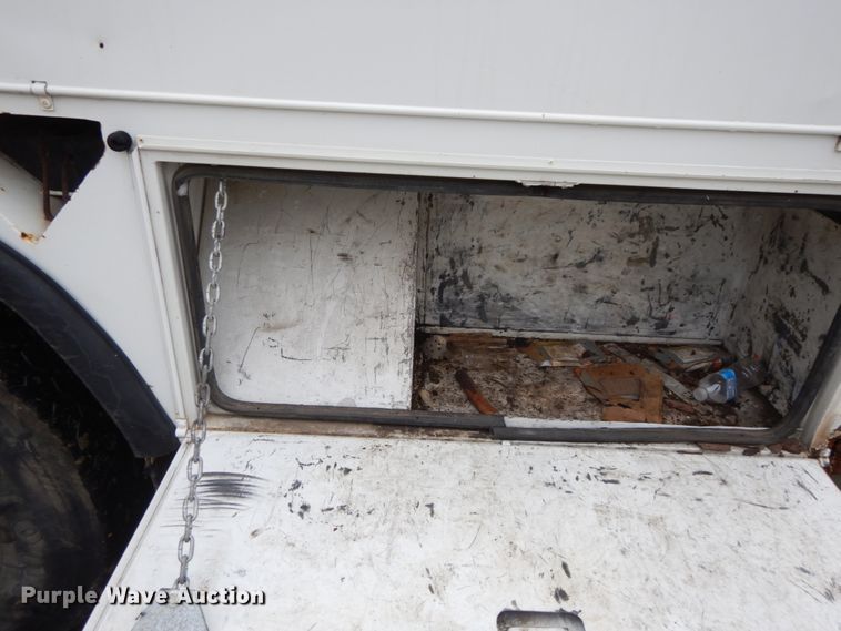 image for item IV9713 2003 Freightliner FL70  bucket truck