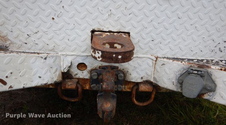 image for item IV9713 2003 Freightliner FL70  bucket truck