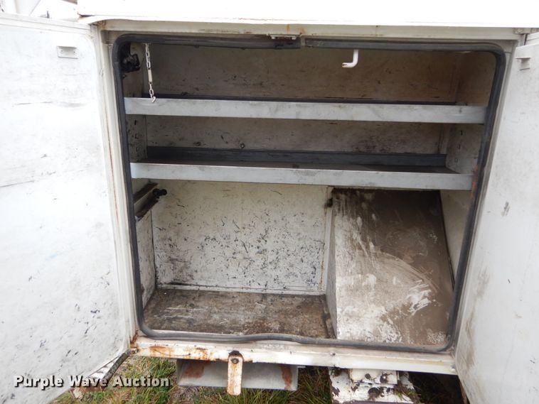 image for item IV9713 2003 Freightliner FL70  bucket truck