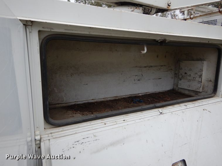 image for item IV9713 2003 Freightliner FL70  bucket truck